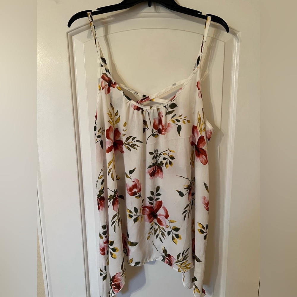 Torrid sz 1 Sharkbite Floral Tank-top Blouse